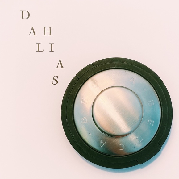 Becca x Javlyn Hill Shimmering Highlighter - Picture 5 of 7